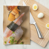 Classic Sushi Assortment on Wood Geschirrtuch (Viertel Falte)
