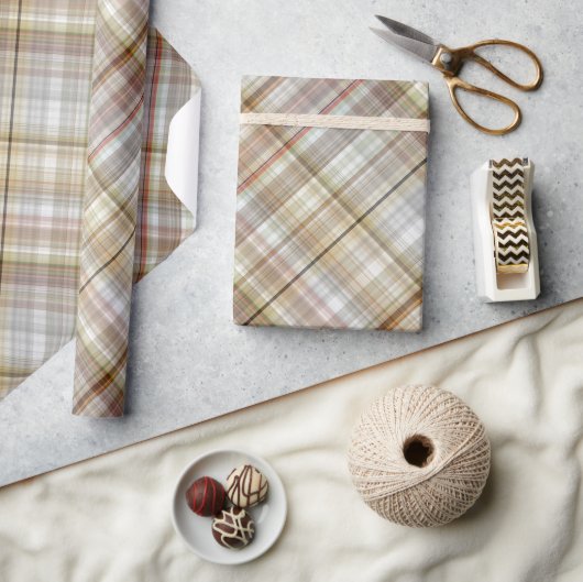 Classic Taupe Beige Brown Gray White Gingham Geschenkpapier (Kunsthandwerk)