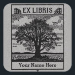 Classic Tree with Books Ex Libris Buchzeichen - Gr Quadratischer Aufkleber<br><div class="desc">Ein klassisches Buchzeichen - "Ex Libris",  umgeben von Büchern,  und ein friedlicher Baum ...  Textur aussehender Hintergrund macht dieses Aussehen reicher als ein Aufkleber oder Etikett. Klasse,  Klasse,  Klassik!!</div>
