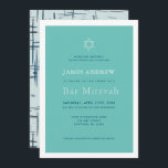Classic Türkis Blue Bar Mitzvah Einladung<br><div class="desc">Dieses klassische,  schlichte und schicke Bar Mitzvah lädt mit einem türkisblauen Hintergrund gerahmt von einer weißen Grenze mit dem Stern des Davids ein. Die Rückseite ist mit einem helltürkisblauen Hintergrund mit abstrakten naveblasblauen Hakenmustern versehen. Personalisieren Sie es für Ihre Bedürfnisse. In meinem Geschäft finden Sie passende Produkte.</div>