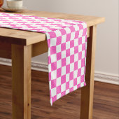 Classic visual pink checkerboard  kurzer tischläufer (Beispiel)