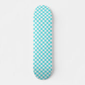 Classic visual turquoise blue checkerboard  skateboard (Vorne)