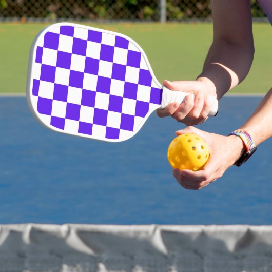 Classic visual violet checkerboard  pickleball schläger (InSitu)