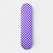 Classic visual violet checkerboard  skateboard (Vorne)