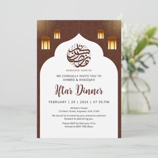 Classic White Arch Lantern Ramadan Iftar Einladung (Stehend Vorderseite)