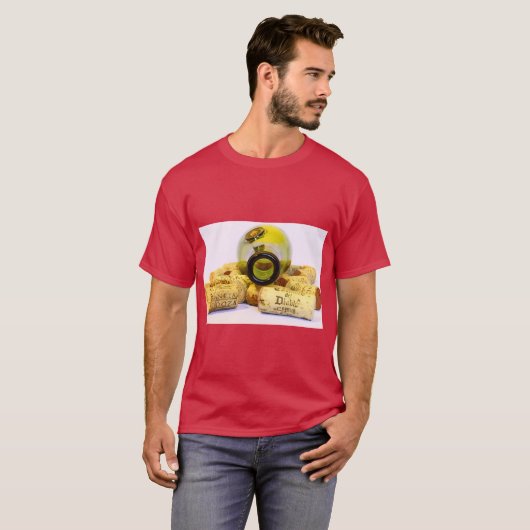 Classic Wine-Bottle Art Tee (Vorne ganz)
