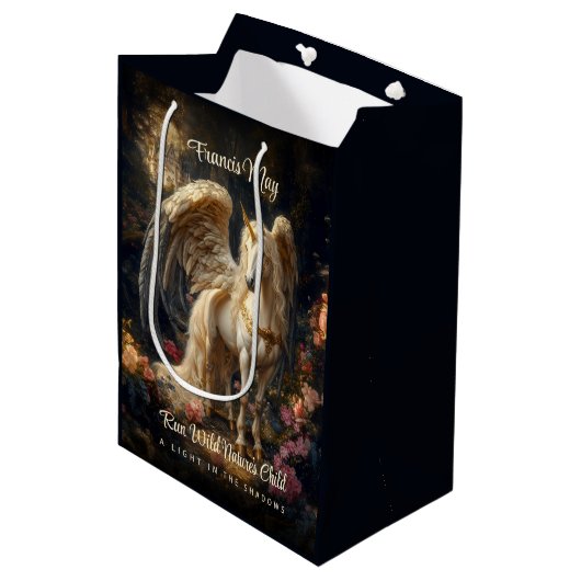 Classic Winged Pegasus Fantasy Forest Unicorn Mittlere Geschenktüte (Vorderseite Schrägansicht)