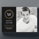 Classic Wreath EDITABLE FARBEN Abschluss Plaque Fotoplatte<br><div class="desc">Diese Gedenktafel mit Stein ist ein guter Pfeiler,  um diesem besonderen Meilenstein zu gedenken. Design by © berrysweet . Besuchen Sie unsere Website unter www.berryberrysweet.com für passende Artikel und weitere Designoptionen!</div>