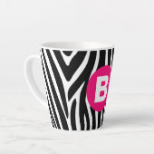 Classic Zebra Stripes Bright Pink Monogram Milchtasse (Linke Ecke)