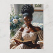 Classy Black Woman liest ein Buch Postkarte (Vorderseite)