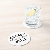 Classy Dames Drink Beer Runder Pappuntersetzer (Vor Ort)