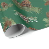 Classy Familienname Weihnachts-Pine-Kronskript Geschenkpapier (Rolleneckpunkt)
