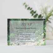 Classy Forest Petal Path Wedding RSVP Karte (Stehend Vorderseite)