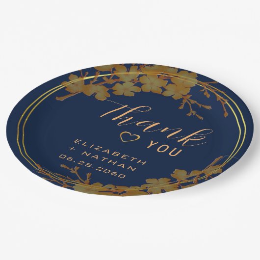 Classy Gold Floral Navy Blue Pappteller (Schrägansicht)