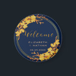 Classy Gold Floral Navy Blue Wedding willkommen Magnet<br><div class="desc">Der Begrüßungmagnet für die blaue Hochzeitsnacht der klassischen Goldflorennacht ist mit einem dunkelmarineblau-Hintergrund geschmückt, der mit einem faszinierenden, goldenen Blumenmuster und moderner Typografie geschmückt ist. Die Kombination der reichen Marine mit dem schimmernden Gold schaffen eine elegante und luxuriöse Ästhetik. Von dieser Seite aus können Sie die Sammlung sehen, um passende...</div>