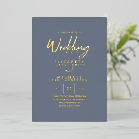 Classy GOLD FOIL Text Dusty Blue Wedding Elegant Folieneinladung (Stehend vorne)