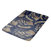 Classy Gold Foliage Botanical Blue Design Badematte (Schrägansicht)