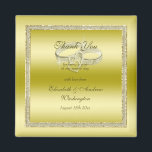 Classy Gold Glitzer & Wedding Rings  Magnet<br><div class="desc">Ein schönes, stilvolles und sehr elegantes Hochzeitszenario mit einem glamourösen, goldfarbenen funkelnd Sequenzrahmen, der in einem farbigen Glitzer mit hübschem Goldgestuhl eingefasst ist, im Hintergrund sind zwei glänzende Hochzeitsringe mit Diamantenherzen-Dekoration. Ein romantisches Design für Ihren besonderen Tag. Alle Text-, Schriftart- und Schriftart-Farben sind vollständig an Ihre Anforderungen angepasst. Wenn Sie...</div>