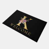 Classy Gold Monogram K mit Pink Florals Doormat Fußmatte (Schrägansicht)