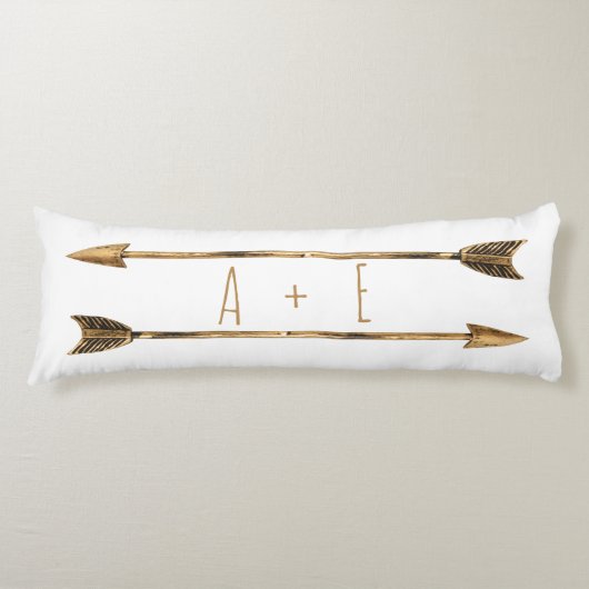 Classy Gold Tribal Arrows Couple's Initials Seitenschläferkissen (Vorderseite)