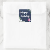 Classy Happy Birthday White Floral mit Cake Quadratischer Aufkleber (Tasche)