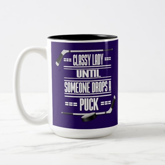 Classy Lady Hockey Spaß Lila Zweifarbige Tasse (Links)