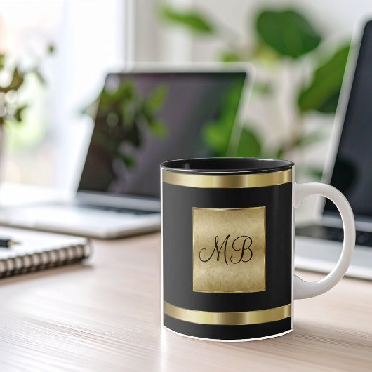 Classy Monogram Gold And Black Color Tasse