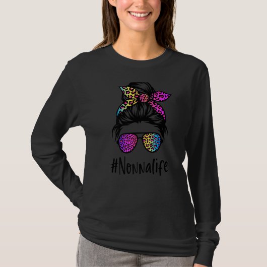 Classy Nonna life Messy Bun Rainbow Leopard Mutter T-Shirt (Vorderseite)