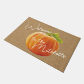Classy Orange Pumpkin on Imitats Jute Burlap Willk Fußmatte (Schrägansicht)