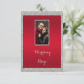Classy Ruby Red & Funkelnd Bauble Christmas RSVP Karte (Stehend Vorderseite)