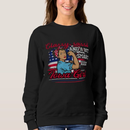 Classy Sassi And A Bit Smart Assi Iowa Girl Sweatshirt (Vorderseite)