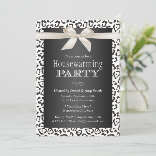 Classy Snow Leopard Print Housewarming Party Einladung (Stehend Vorderseite)