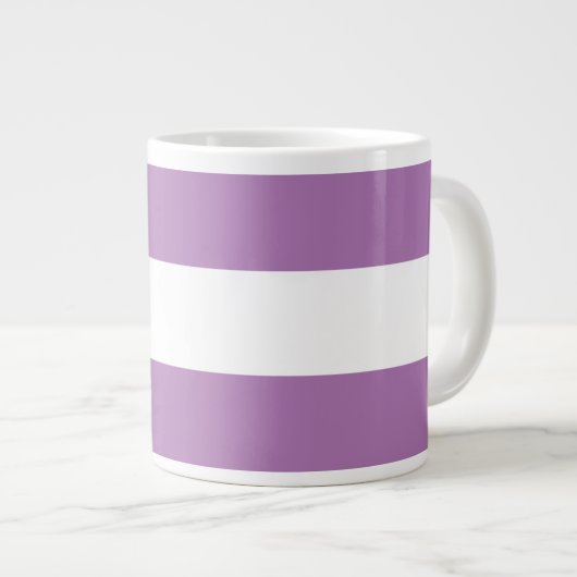 Classy Sporty Lavender Lila weiße Streifen Jumbo-Tasse (Vorderseite Rechts)