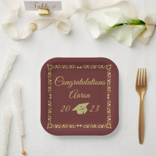 Classy Stylish Gold auf Maroon Graduation Party Pappteller