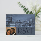 Classy & Timeless NYC Wedding RSVP  Einladung (Stehend Vorderseite)