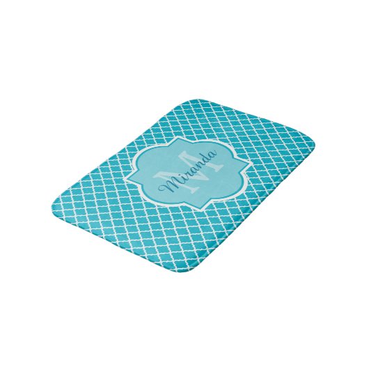 Classy Turquoise Blue Quatrefolie Monogramm und Na Badematte (Schrägansicht)