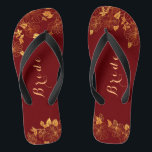 Classy Wedding Bride Deep Burgundy & Gold Foliage Badesandalen<br><div class="desc">Diese klassischen Hochzeitsbride, tiefburgundisch und goldblättrig flip Flops haben einen dunkelburgundischen Hintergrund, der mit einem faszinierenden goldenen Blumenmuster und individualisierbarer moderner Typografie geschmückt ist. Die Kombination aus dem reichen Bordeaux und dem schimmernden Gold schaffen eine elegante und luxuriöse Ästhetik. Anzeigen der Auflistung auf dieser Seite, um passende Elemente zu finden....</div>