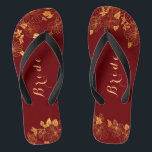 Classy Wedding Bride Deep Burgundy & Gold Foliage Badesandalen<br><div class="desc">Diese klassischen Hochzeitsbride, tiefburgundisch und goldblättrig flip Flops haben einen dunkelburgundischen Hintergrund, der mit einem faszinierenden goldenen Blumenmuster und individualisierbarer moderner Typografie geschmückt ist. Die Kombination aus dem reichen Bordeaux und dem schimmernden Gold schaffen eine elegante und luxuriöse Ästhetik. Anzeigen der Auflistung auf dieser Seite, um passende Elemente zu finden....</div>