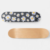 Classy White Daisy Blume Botanisches Grau Design Skateboard (Horizontal)