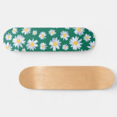 Classy White Daisy Blume Botanisches Grünes Design Skateboard (Horizontal)