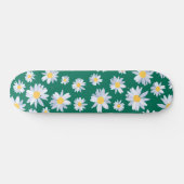 Classy White Daisy Blume Botanisches Grünes Design Skateboard (Horizontal)