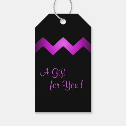 Classy Zigzag Lila auf Black Geschenkanhänger (Vorderseite)