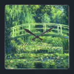 Claude Monet: Brücke über einem Teich der Quadratische Wanduhr<br><div class="desc">Eine andere schöne klassische Uhr,  die eine Brücke über einem Teich der Wasserlilien,  gemalt vom französischen Impressionistmaler Claude Monet kennzeichnet.</div>