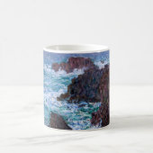 Claude Monet - Die Felsen an der Wilden Küste von Kaffeetasse (Mittel)