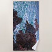 Claude Monet - Die Felsen an der Wilden Küste von Strandtuch (Vorderseite)
