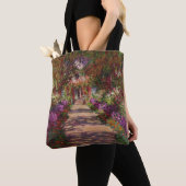 Claude Monet | Ein Weg im Monet-Garten Tasche (Von Nahem)