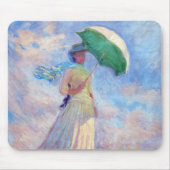 Claude Monet - Eine Frau mit einem Sonnenschirm au Mousepad (Vorne)