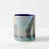 Claude Monet - Klippen bei Etretat Zweifarbige Tasse (Mittel)