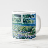 Claude Monet - Wasserläufer und Japanische Brücke Jumbo-Tasse (Vorderseite Rechts)