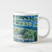 Claude Monet - Wasserläufer und Japanische Brücke Jumbo-Tasse (Rechts)